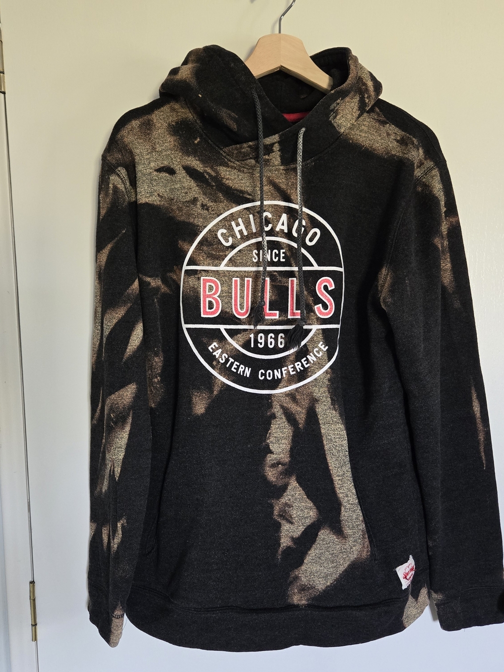 Chicago Bulls Black Tie-Dye Pullover Hoodie